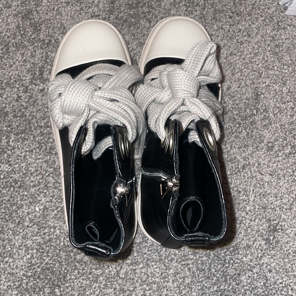 Shoes - Picture 3 of 8